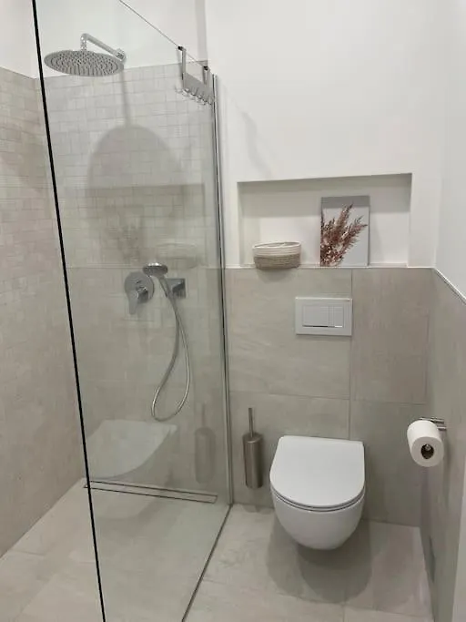 Daire Casa Caterina Moderne Wohnung Mit Berg Und Seesicht Gera Lario